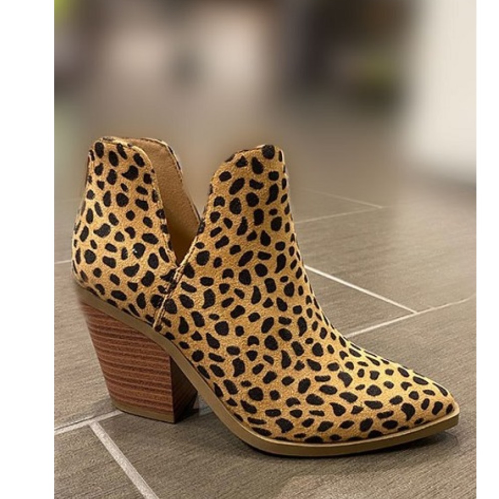 CHEETAH PRINT CHUNKY HEEL SIDE CUT BOOTIE